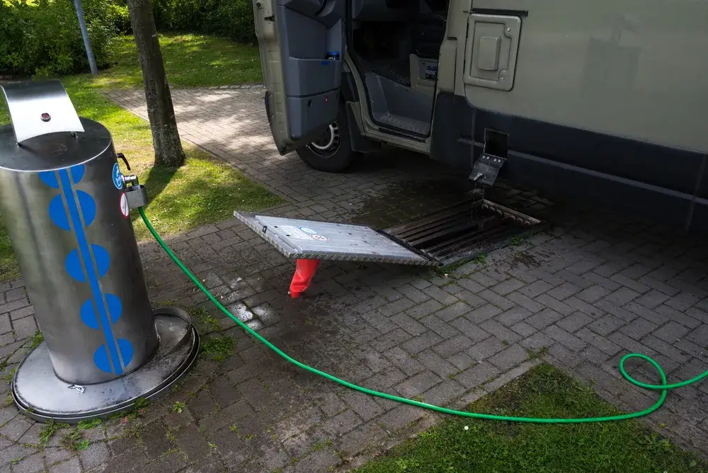 Gasolineras aguas negras - Aguas negras de las autocaravanas: Resolvemos tus dudas Gasolineras aguas negras - Aguas negras de las autocaravanas: Resolvemos tus dudas