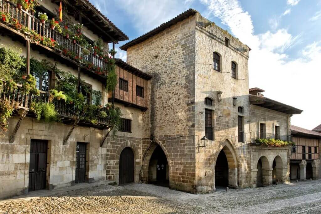 Santillana del Mar Viajar por Cantabria en autocaravana - Ruta en Autocaravana por Cantabria Santillana del Mar Viajar por Cantabria en autocaravana - Ruta en Autocaravana por Cantabria