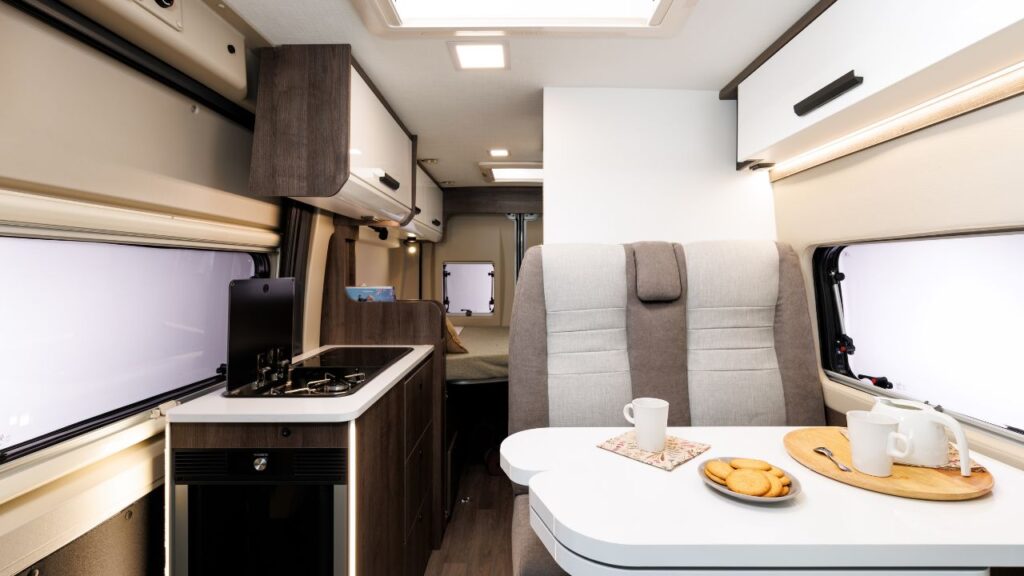 consejos para viajar en camper por la costa brava en temporada alta